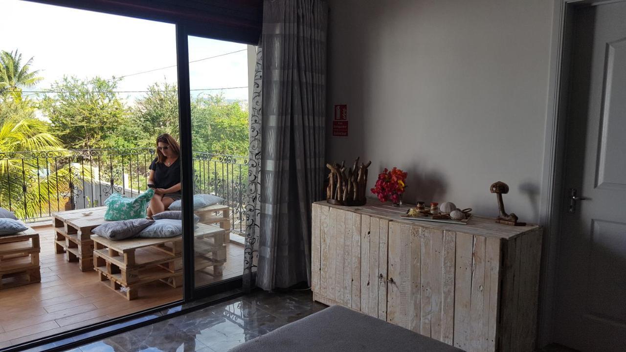 Aux Plaisirs De La Vie Chambre Chez L Habitant Flic en Flac Exterior foto